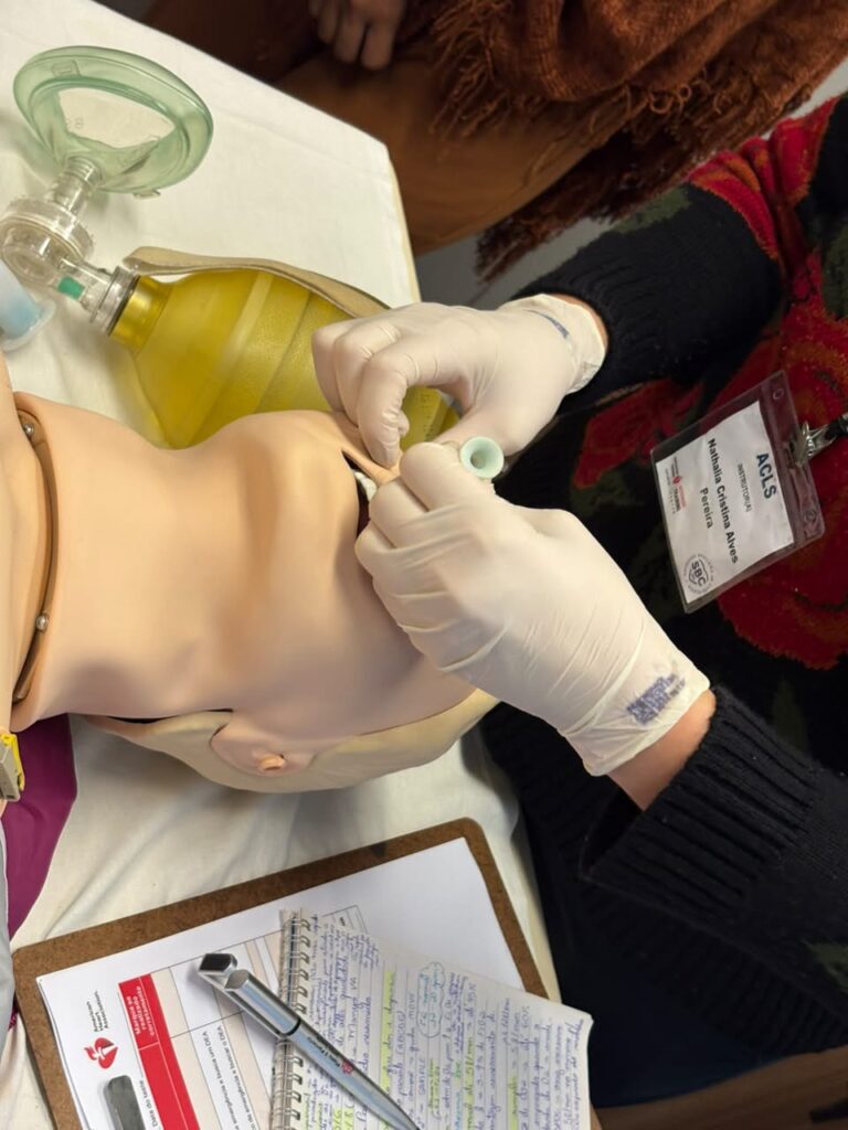 Com certificação internacional, curso ACLS capacita médicos no atendimento avançado de emergências cardiovasculares 7 Foto 8