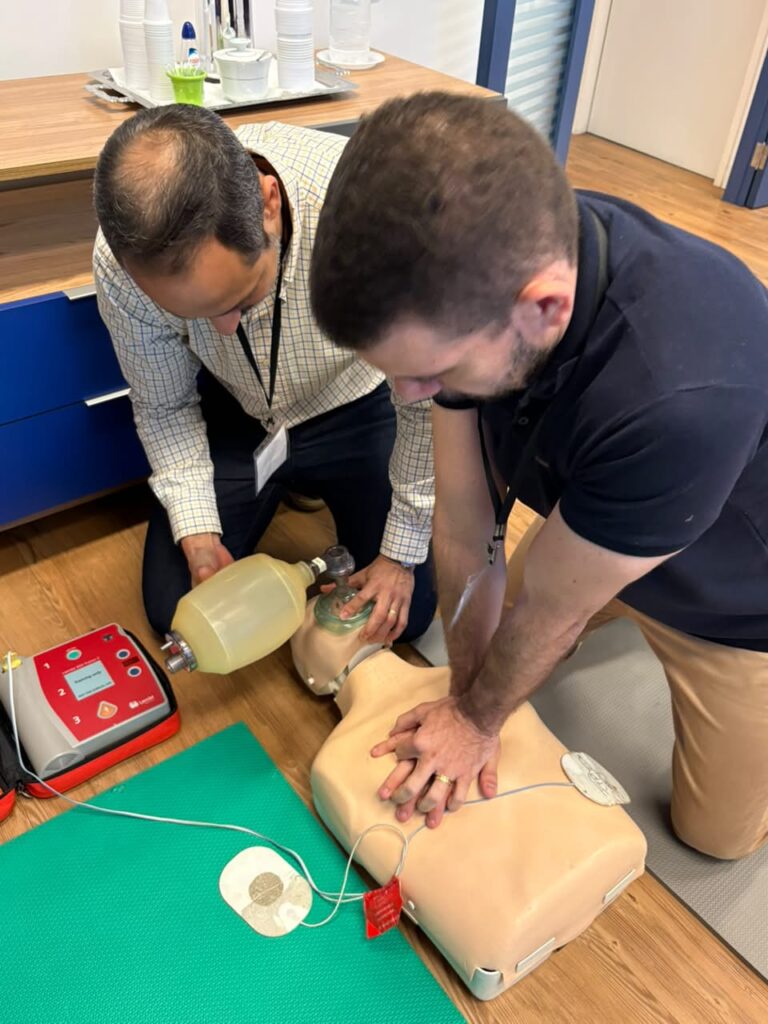 Com certificação internacional, curso ACLS capacita médicos no atendimento avançado de emergências cardiovasculares 8 Foto 9